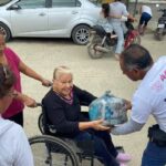 Gobierno municipal de Álamo continua entregando apoyos a familias afectadas por la inundación