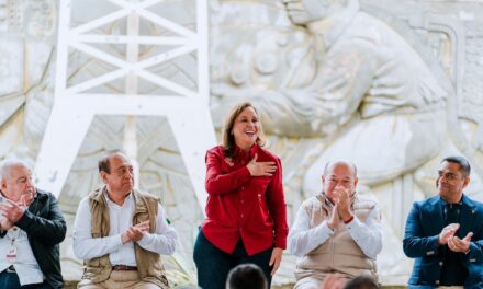 CORTINA ASISTE A ENTREGA DE EQUIPOS PARA TUXPAN