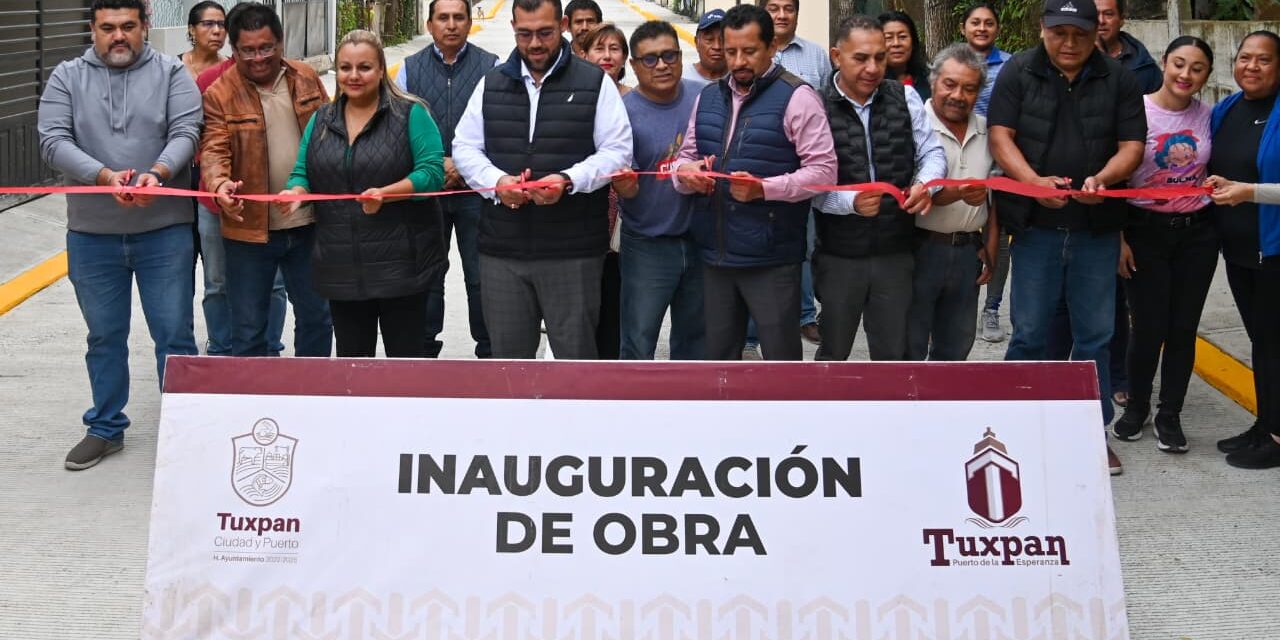 Gobierno de Tuxpan inaugura la pavimentación con concreto hidráulico de la calle Venezuela, en la colonia Salinas de Gortari.