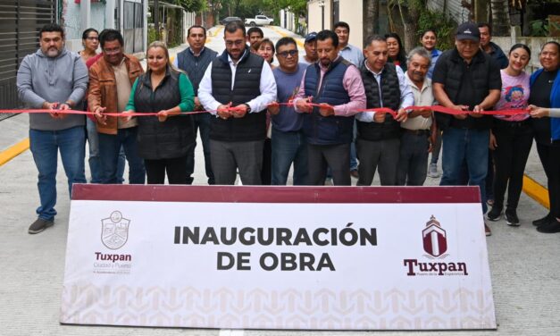 Gobierno de Tuxpan inaugura la pavimentación con concreto hidráulico de la calle Venezuela, en la colonia Salinas de Gortari.