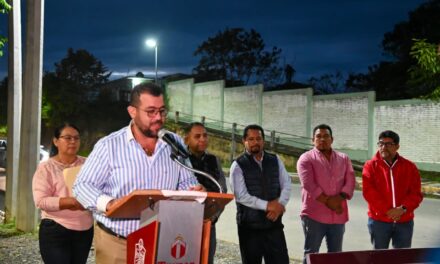 La carretera Tuxpan-Tampico ya cuenta con alumbrado público de luminarias solares. Esta noche fue inaugurada esta importante obra con energía renovable.