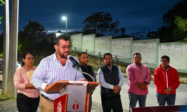 La carretera Tuxpan-Tampico ya cuenta con alumbrado público de luminarias solares. Esta noche fue inaugurada esta importante obra con energía renovable.
