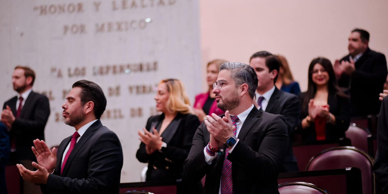 Cortina asiste a la comparecencia de rendición de cuentas de la gobernadora Rocío Nahle