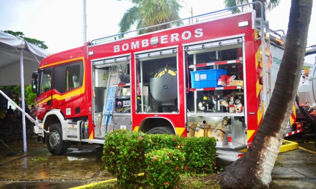 Tuxpan ya tiene nuevo camión de bomberos y un camión Vactor para desazolve de drenes, donados por PEMEX