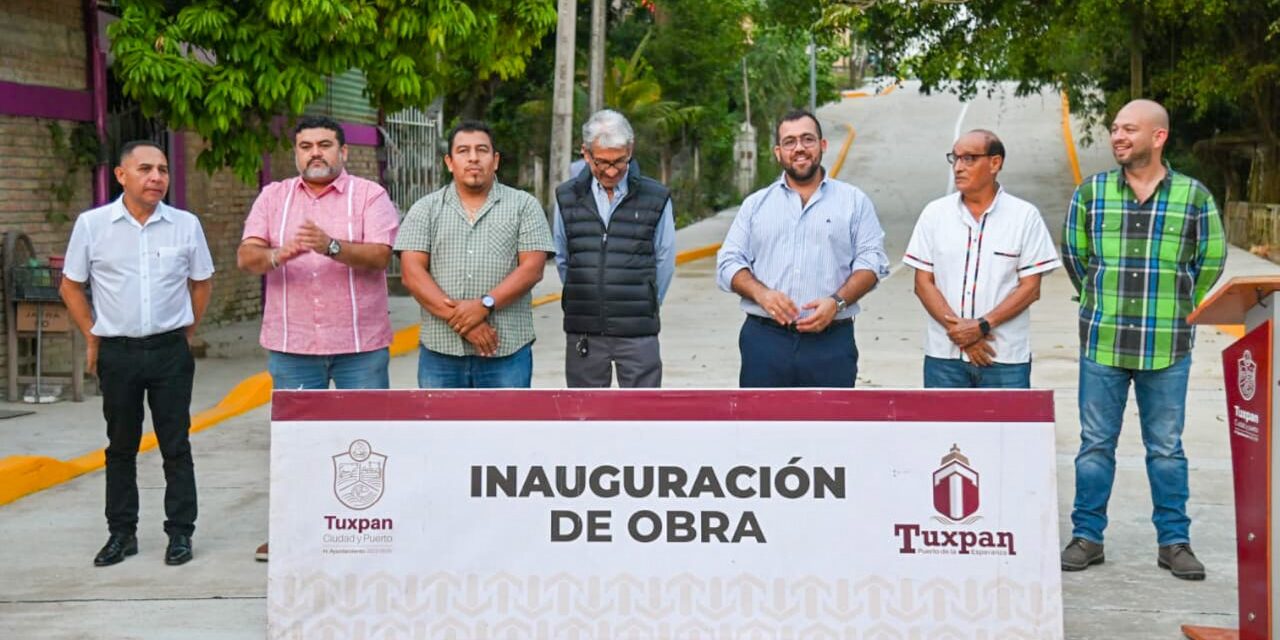 Gobierno de Tuxpan inaugura 2 obras de pavimentación con concreto hidráulico y otra de guarniciones y banquetas