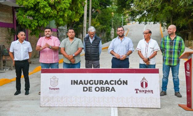 Gobierno de Tuxpan inaugura 2 obras de pavimentación con concreto hidráulico y otra de guarniciones y banquetas