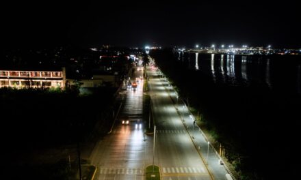 Daniel Cortina ilumina Tuxpan: Reactiva más de 400 luminarias en el bulevar de Tuxpan