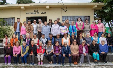 Presidenta del DIF Tuxpan se reúne con clubes del adulto mayor