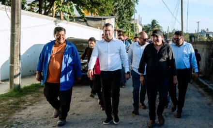 Daniel Cortina recorrió la colonia Anáhuac para escuchar y atender a la ciudadanía